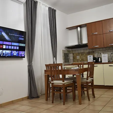 Chic Cattolica Gemelli Apartment *