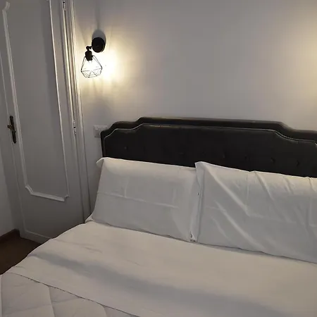 Chic Cattolica Gemelli Apartment Rome